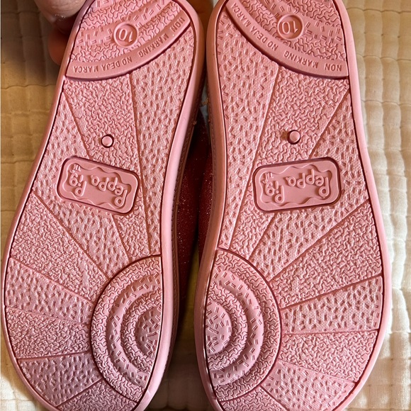 Girls New sz10 Peppa Pig Sparkle Shoes - Memory Foam - Picture 4 of 4
